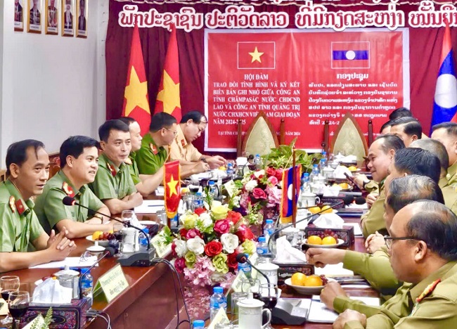 Hội đàm giữa Công an tỉnh Quảng Trị (Việt Nam) và Công an tỉnh Chămpa Săc, Công an tỉnh Salavan (Lào) trong công tác phối hợp phòng, chống các loại tội phạm khu vực biên giới.